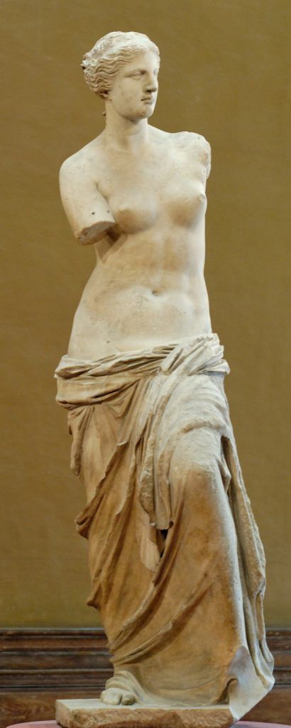 Six Ancient Greek Sculptures Everyone Should Know - DailyArtMagazine.com - Art History Stories Venus Art, Sculpture Images, Greek Beauty, Ancient Greek Sculpture, Famous Sculptures, Ancient Greek Gods, Greek Statues, Ancient Statues, Auguste Rodin