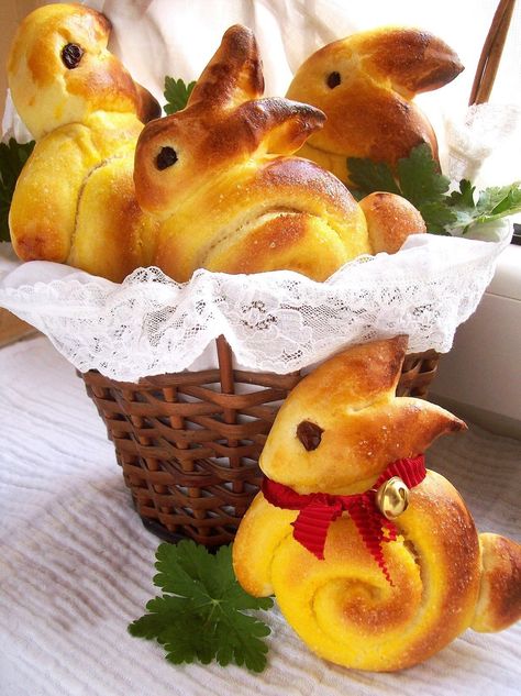 Easter Bunny Rolls, Bunny Rolls, Collage Recipes, Bunny Bread, Bread Buns, Easter Food, Easter Bread, Easter Baking, Easter Goodies