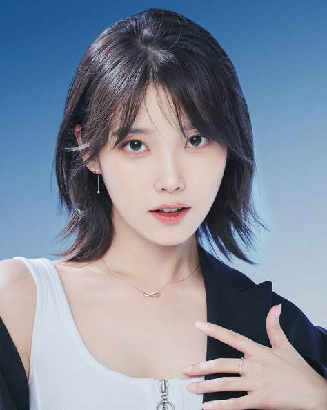 Kpop Short Hair, Iu Short Hair, Iu Hair, Messy Bob Hairstyles, Kpop Hair, 17 Kpop, Asian Short Hair, Hair Inspiration Short, Shot Hair Styles