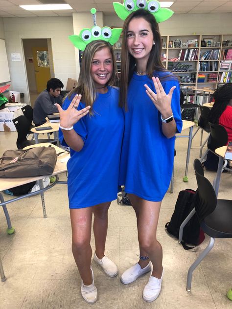 Tv Tuesday Spirit Week Costumes, Spirt Week Twin Day Ideas, Disney Duo Spirit Week, Disney Outfits For School Spirit Week, Space Theme Spirit Week, Disney Hoco Costumes, Disney Vs Pixar Spirit Week, Twin Day Spirit Week Ideas Easy, Disney Day Ideas For Spirit Week