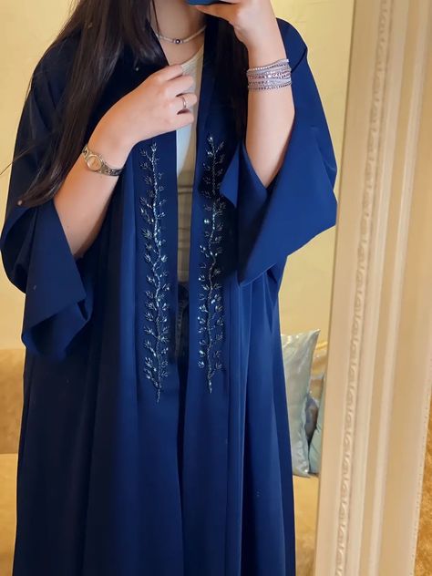 Burqa Design, Indian Clothes Women, Pakistani Lehenga, Abaya Designs Latest, Blouse Casual Fashion, Gowns Dresses Elegant, Stylish Short Dresses, Winter Fashion Outfits Casual, Mode Abaya