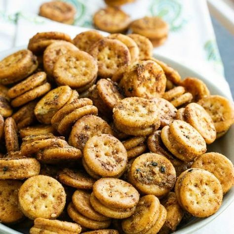 Crunchy, salty, perfectly seasoned, Baked Seasoned Ritz Bits so quick and easy to make. it'll become your new favorite snack! #snack #crackers #chexmix #ritz #ritzbits #seasoned #butter #easy Chex Mix Flavors, Caramel Snack Mix, Easy Churros Recipe, Ritz Bits, Snack Crackers, Seasoned Butter, Peanut Butter Snacks, Ritz Cracker, Churros Recipe