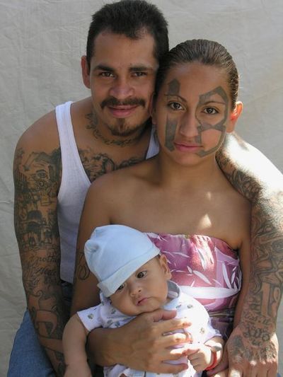 18th Street Gang 18th Street Gang, Funny Couple Photos, Cream Tattoo, Street Tattoo, Awkward Family Photos, Photo Fails, Tattoo Fails, Bad Tattoos, Horror Tattoo