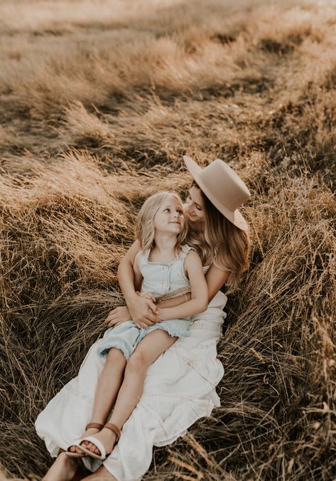 Mother Daughter Boho Photoshoot, Sunflower Field Photoshoot Sisters, Mother Daughter Sunset Photos, Mother Daughter Flower Field Photos, Prairie Maternity Photos, Mommy And Me Photo Shoot, Family Photoshoot Poses, Family Photo Sessions, Family Session