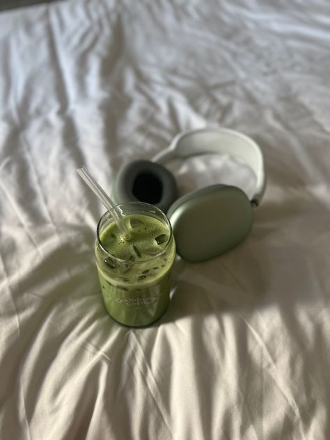 Emma chamberlain, Chamberain coffee, Matcha, Chamberlain Matcha, Latte, Matcha, Matcha latte, Air Pods Max, Apple. Chamberlain Matcha, Air Pods Max, Chamberlain Coffee, Goals 2024, Coffee Matcha, Emma Chamberlain, Aesthetic Background, Matcha Latte, Air Pods