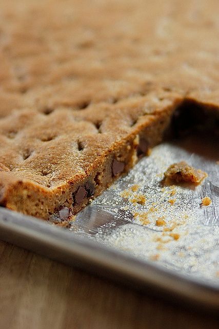 by Ree Drummond / The Pioneer Woman Farmhouse Desserts, Pioneer Woman Cookies, Ree Drummond Recipes, Cookie Cake Birthday, Woman Birthday, Chocolate Chip Cookie Bars, Birthday Cakes For Women, Pioneer Woman Recipes, Cakes For Women