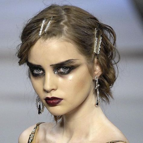 Pat Mcgrath Galliano, Fashion Runway Makeup, New Romantics Makeup, Galliano Makeup, Pat Mcgrath John Galliano, John Galliano Dior, Dark Make Up, Model Makeup, John Galliano Makeup