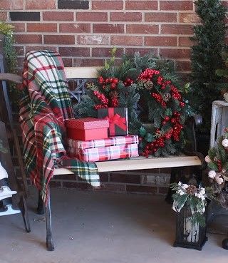 Small Front Porch Christmas Decor, Small Front Porch Christmas, Winter Porch, Country Christmas Decorations, A Very Merry Christmas, Christmas Front Porch, Christmas Front Doors, Christmas Porch Decor, Maria B