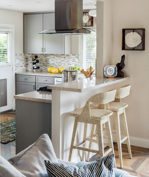 Small Kitchens With Peninsulas, Peninsula Kitchen, White Kitchen Cupboards, Glazed Kitchen Cabinets, Beach Style Kitchen, Kitchen Peninsula, Dining Room Remodel, White Kitchen Island, Kitchen Remodel Design