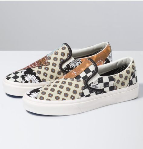 Vans Surf, Women's Slip Ons, Vans Store, Vans Checkerboard, Popular Shoes, Vans Slip On, Vans Shop, Christmas 2020, Classic Shoes