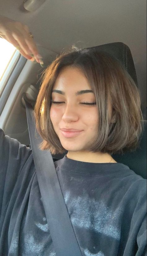 Masculine Women With Short Hair, Cute Bangs Short Hair, Parisian Bob Straight Hair, Short Bob With Ball Cap, Haircuts Bob Short, Layered Blonde Hair Shoulder Length, French Bob With Money Piece, Short Haircuts For Thick Brown Hair, Short Hair Styles Chin Length