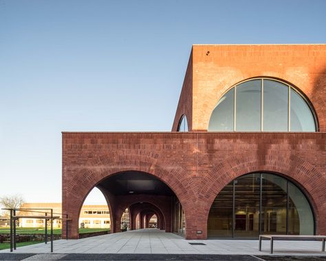 Arch Library, Brick Arches, Arch Building, Brick Detail, Brick Arch, Arch Architecture, School Learning, Brick Architecture, Brick Facade