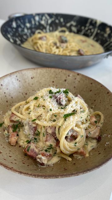 Jon Watts on Instagram: "Smoky Bacon & Parmesan Pasta 😍 

‘It’s like a carbonara without the eggs’… cue the ‘if my grandmother had wheels’ comments 😂😂 

This is one of many recipes that you can find in my book Speedy Weeknight Meals, which is available to buy NOW! 

You can order it online from Amazon, or buy it in store from Waterstones, ASDA, and Sainsbury’s! 

This recipe is from the ‘six ingredients or less’ chapter. 

Here’s what you need to make it:

200g spaghetti 
150g smoky bacon 
1/2 onion 
200ml double cream
40g Parmesan 
10g parsley 

Have a go at this one, and let me know how you get on! 🩵💛" Bacon Parmesan Pasta, Creamy Spaghetti, Double Cream, Parmesan Pasta, Smoked Bacon, Weeknight Meals, Minced Garlic, Black Pepper, Parsley