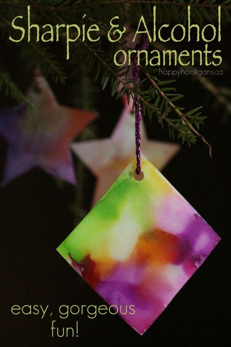 Sharpie and Alcohol Ornaments for Kids - A beautiful and fascinating technique that turns Sharpie ink into Tie-Dye! - Happy Hooligans Sharpie Alcohol, Ornaments Diy Kids, Happy Hooligans, Christmas Science, Ornaments For Kids, Kids Christmas Ornaments, Handprint Craft, Christmas School, Preschool Christmas