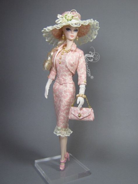 Barbie Old, 19s Fashion, 60s Barbie, Old Barbie Dolls, Aesthetic Outfits Vintage, Vintage Barbies, Barbie Wardrobe, Barbie Dress Fashion, Barbie Hair