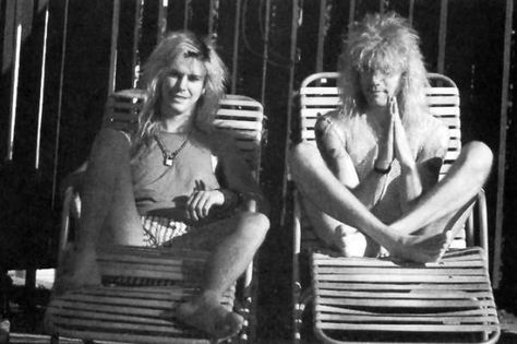 Guns N' Roses // Duff Mckagan and Steven Adler Axl Rose Slash, Steven Adler, Rocker Boy, Duff Mckagan, 80s Bands, Axl Rose, Welcome To The Jungle, I'm With The Band, Mötley Crüe