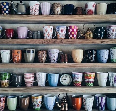 Coffee Grounds, Cups And Mugs, Coffee Break, My Dream Home, Coffee Bar, Coffee Shop, Coffee Cups, Kitchen Decor, Sweet Home