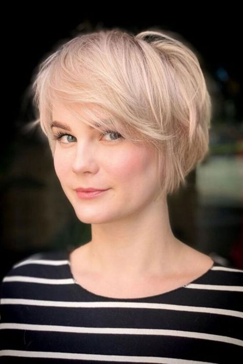 Short Feathered Hair, Blonde Ombre Bob, Pixie Haircut Ideas, Feathered Hair, Asymmetrical Pixie Cuts, Chubby Face, Longer Pixie Haircut, Sassy Haircuts, Pixie Bob Haircut