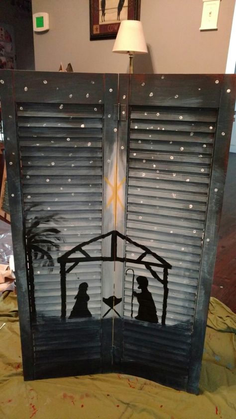 Craft With Shutters, Shutter Angels Diy, What To Do With Old Shutters, Painted Shutters Crafts, Shutter Painting Ideas, Shudder Ideas, Christmas Shutter Ideas, Shutter Crafts Ideas, Recycled Shutters