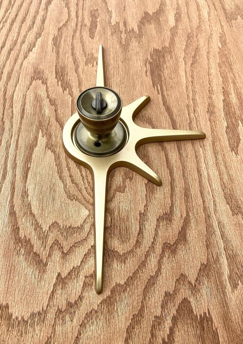 Atomic Starburst Doorknob Escutcheon, rising Sun Back Plate, Midcentury Modern, MCM - Etsy Mid Century Modern Atomic Decor, Mcm Decorating Ideas, Midcentury Modern House Interior, Midcentury Modern Door, Mcm Cottagecore, Mcm Apartment, Sun Furniture, Midcentury Kitchen Remodel, Midcentury Modern Front Door