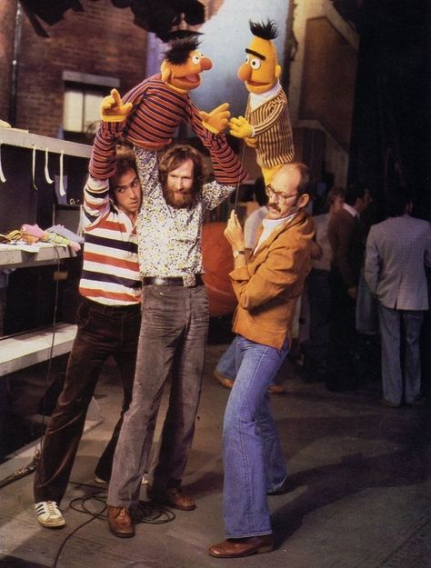 Behind the scenes of SESAME STREET lives a collection of the hippest bellbottoms you'e ever seen. Epi Y Blas, Beto Y Enrique, Richard Hunt, Die Muppets, Frank Oz, Photos Rares, Bert & Ernie, Fraggle Rock, The Muppet Show