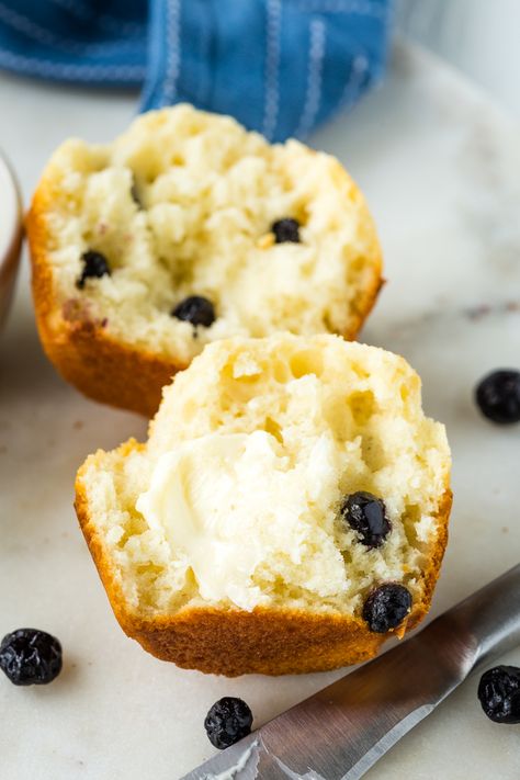 Dried Blueberry Muffins Recipes Using Dried Blueberries, Dried Blueberry Recipes Baking, Recipes With Dried Blueberries, Dried Blueberry Muffins, Dried Blueberry Recipes, Dried Fruit Recipe, Dinner Tomorrow, Blueberry Muffin Recipe Easy, Bakery Style Blueberry Muffins