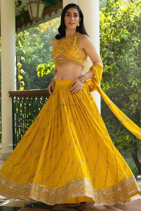 Mukaish Embroidery, Haldi Outfits, Haldi Outfit, Yellow Lehenga, Party Wear Lehenga Choli, Gaun Fashion, Embroidered Lehenga, Ghagra Choli, Indian Lehenga