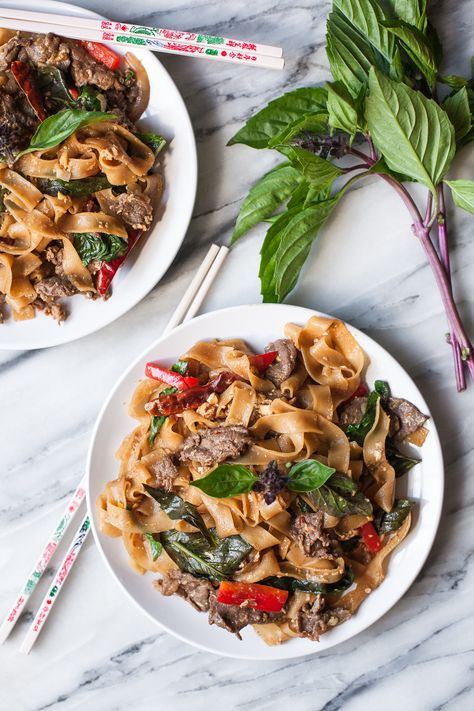 Thai Basil Noodles with Beef (Drunken Noodles) - A Calculated Whisk Beef Drunken Noodles, Drunken Noodles Thai, Thai Basil Noodles, Basil Noodles, Thai Basil Beef, Noodle Bowls Recipes, Drunken Noodles, Thai Basil, Asian Inspired Recipes