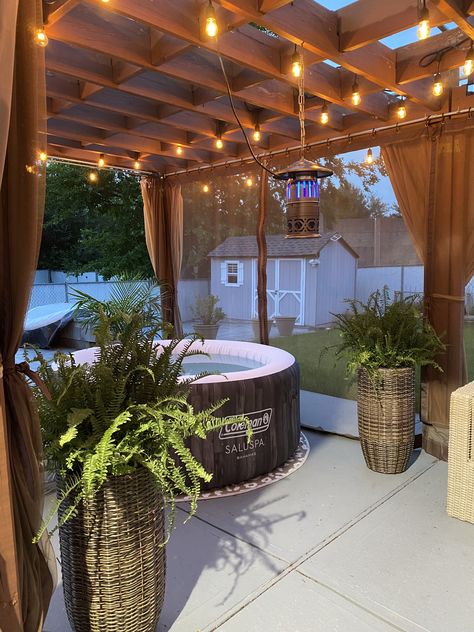 Pool Under Deck, Under Deck Hot Tub Ideas, Spa Garden Ideas, Blow Up Hot Tub Ideas Backyard, Hot Tub Under Deck Ideas, Outdoor Hot Tub Area, Inflatable Hot Tub Ideas Backyard, Outdoor Jacuzzi Ideas, Under Deck Ideas