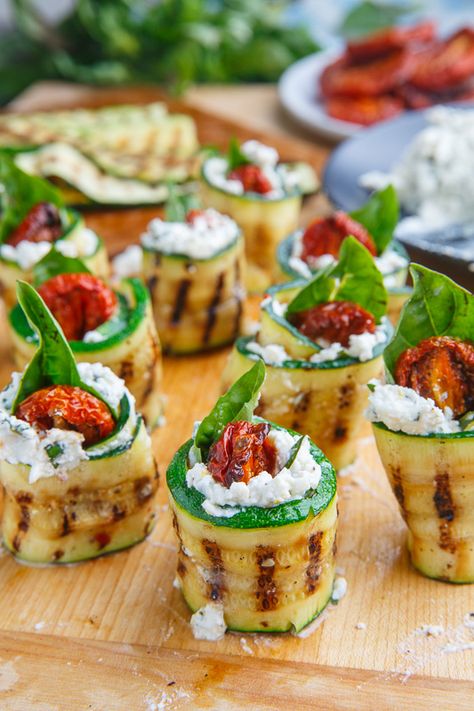 Grilled Zucchini Rollups Stuffed with Lemon-Basil Ricotta and Slow Roasted Tomatoes Zucchini Rollups, Canapes Recipes, Slow Roasted Tomatoes, Decorações Com Comidas, Grilled Zucchini, Dandelion Recipes, Party Food Appetizers, Tomato Recipes, Food Platters