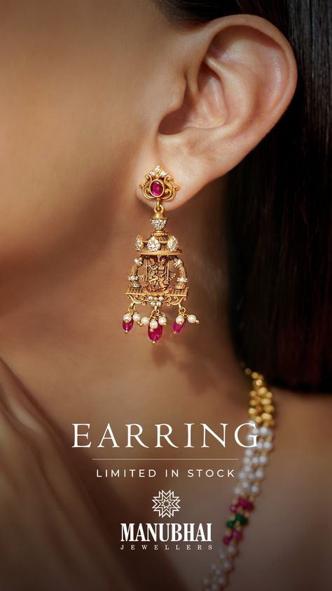 Antique Radha Krishna Temple Earrings with White and Pink Stones and pearls. Radha Krishna Earrings, Radha Krishna Earrings Gold, Ear Hangings Indian Gold, Gold Hanging Earrings Indian, Kanti Designs, Krishna Earrings, Krishna Jewellery, Hanging Earrings Gold, Temple Jewellery Jhumkas