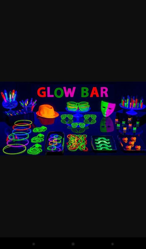 Glow Bar Neon Sweet 16, Neon Pool Parties, Glow Theme Party, Glow Bar, 14th Birthday Party Ideas, Glow In Dark Party, Neon Birthday Party, Sweet Sixteen Birthday Party Ideas, Glow Birthday Party