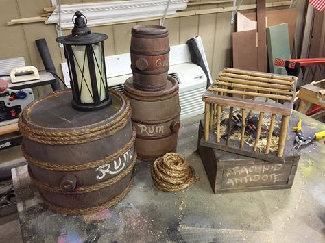 DIY Pirate Barrels with Animatronic Spider Western Decor Ideas, Haunted Pirate Ship, Pirate Decorations, Pirate Halloween Decorations, Decoration Ideas Living Room, Pirate Halloween Party, Pirate Props, Diy Pirate, Pirate Wedding