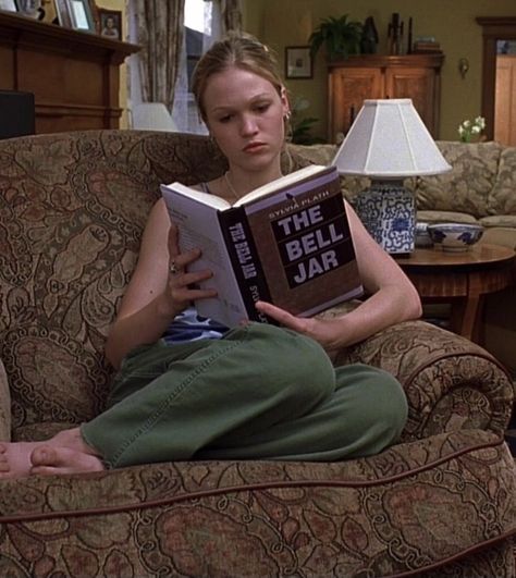 Kat Stratford, 10 Things I Hate About You, Julia Stiles, I Love Cinema, The Bell Jar, Woman Reading, I Icon, Series Movies, Study Motivation