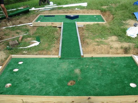 Putt Putt Course, Minature Golf, Golf Putt, Backyard Golf, Mini Putt, Golf Card Game, Putt Putt Golf, Outdoor Playset, Course Ideas