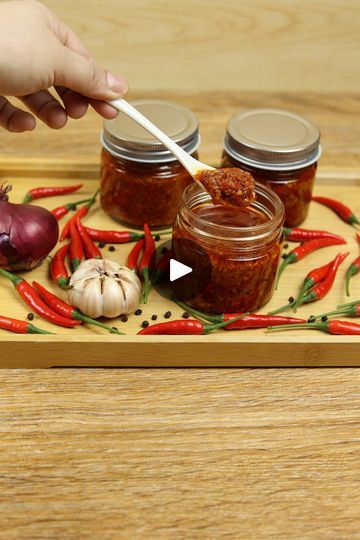 Recipes With Chili Garlic Sauce, Chilli Garlic Sauce, Asian Chili, How To Make Chilli, Easy Chilli, Chili Oil Recipe, The Best Chili, How To Make Chili, Chili Sauce Recipe