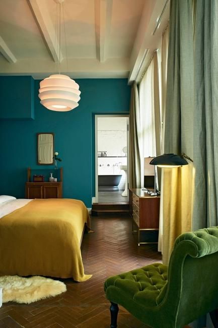 Yellow color shades, olive, mustard, lemon are modern trends in decorating home interiors Teal Bedroom Walls, Teal Bedroom, Teal Walls, Yellow Bedroom, Trendy Bedroom, Soho House, Green Chair, Design Del Prodotto, Bedroom Green