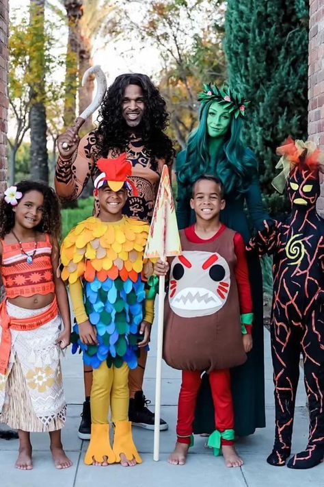 Family Of 4 Halloween Costumes Moana, Family Halloween Costumes Moana, Disney Brother Sister Costumes, Family Costumes Moana, Moana Group Costume Ideas, Family Moana Halloween, Best Halloween Outdoor Decorations, Disney Villains Family Costumes, Family Of 4 Disney Costumes