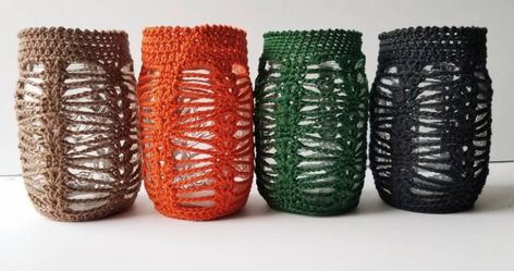 How to crochet mason jar cover - HandmadebyRaine Crochet Mason Jar Covers, Crochet Mason Jar, Mason Jar Covers, Crochet Jar Covers, Jar Covers, Crochet Shoulder Bags, Crochet Halloween, Crochet Cozy, Holiday Crochet