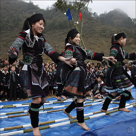 Another outdoor festival for the New Year took place today between the  Hmong villages of Cat Cat and Sinh Chai, 3 km. from Sapa. Hmong Couple Outfit, Hmong Dog Breed, Hmong Dog, Hmong New Year, Hmong Clothes Photoshoot, Race To The Top, Hmong Village, Hmong Culture, Hmong Fashion