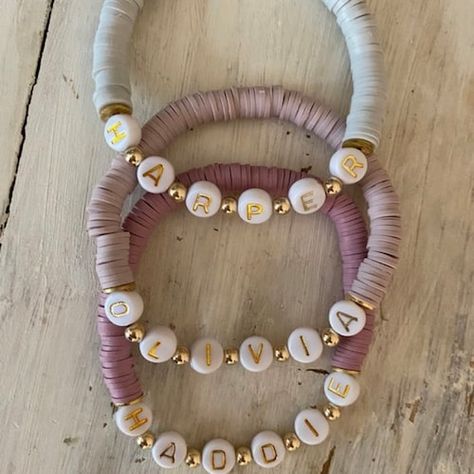 Heishi Jewelry, Heart Kids, Heishi Bracelet, Gold Heart Bracelet, Trending Bracelets, Word Bracelet, Beads Jewellery, Gold Bead Bracelets, Summer Bracelets