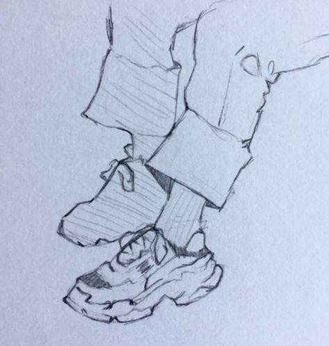 Bulky Shoes Drawing, Shoe Drawing Aesthetic, Sketch Clothes Ideas, Cool Shoes Drawing, Art Sketches Shoes, Shoes Drawing Sketches, Sketches Of Shoes, Shoe Sketches Drawings, Sketch Of Shoes