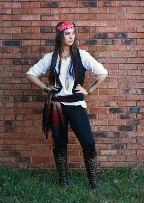 Hot Pirate, Cheap Halloween Costumes Diy, Pirate Women, Homemade Pirate Costumes, Modest Halloween Costumes, Diy Pirate, Pirate Costume Diy, Pirate Dress, Halloween Parejas