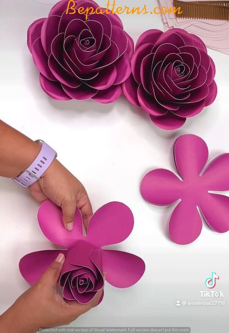 flower craft Flower Petal Template, Diy Flores, Seni Dan Kraf, Quick Diy, Handmade Flowers Paper, Paper Flowers Craft, Diy Paper Crafts Decoration, Diy Crafts Paper Flowers, Giant Paper Flowers