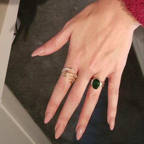 Tessa metcalfe opal ring Opal Ring Aesthetic, Tessa Metcalfe Rings, Tessa Metcalfe, Gold Jewelry Aesthetic, Xoxo Jewelry, Savage Beauty, Matte Nails Design, Pointed Nails, Jewelry Aesthetic