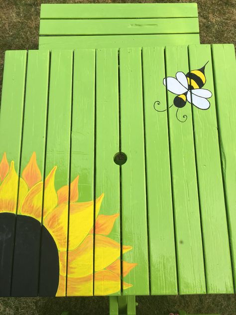 Garden table designs Painted Picnic Tables, Pin Crafts, Picnic Tables, Table Designs, Clothes Pin Crafts, Simple Table, Table Ideas, Garden Table, Outdoor Ideas