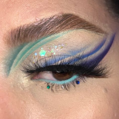 Pride Makeup Trans, Aroace Makeup, Nonbinary Makeup Pride, Trans Flag Makeup, Trans Pride Outfit, Maquillage Pride, Trans Pride Makeup, Pride Flag Makeup, Genderfluid Makeup