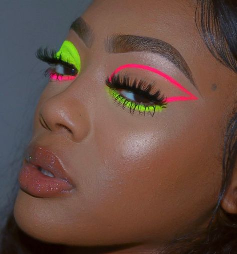 Uv Makeup, Pink Mascara, Neon Makeup, Rave Makeup, Mascara Makeup, Dark Makeup, Neon Party, Eye Makeup Art, No Eyeliner Makeup