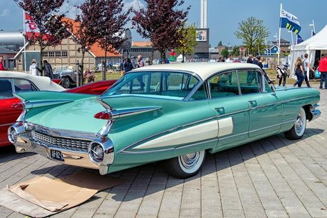 Cadillac 60 Special Fleetwood 1959 Futuristic Landscape, 1959 Cadillac, Cadillac Ct6, Cars Usa, Vintage Muscle Cars, Cadillac Fleetwood, American Classic Cars, Super Luxury Cars, Lego Cars