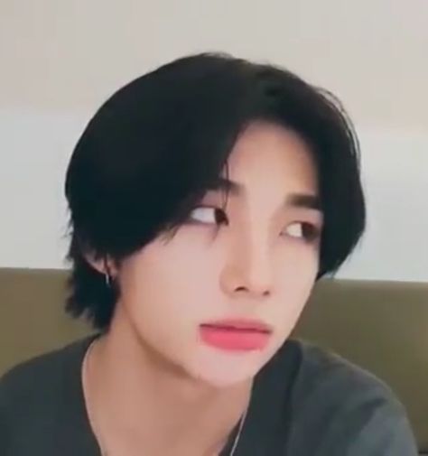 Hyunjin Eye Roll, Hyunjin Judging Face, Hyunjin Angry Face, Skz Side Eye, Hyunjin Side Eye, Jin's Lips, Hyunjin Funny, Angry Pictures, Side Eyes